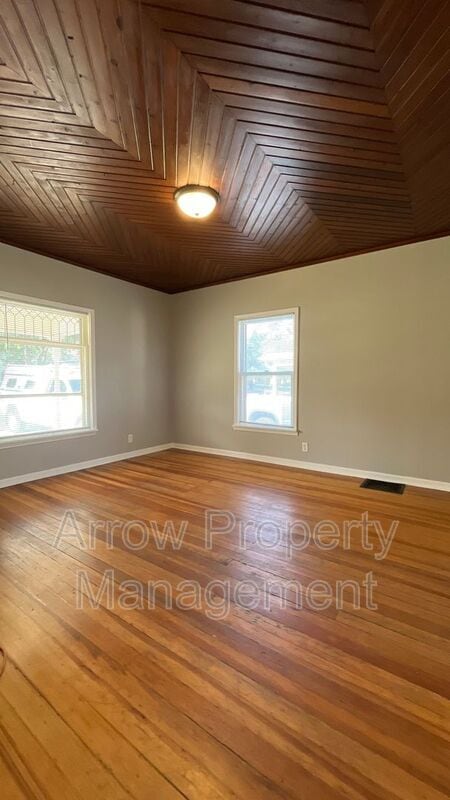 Building Photo - 2211 Sheldon St