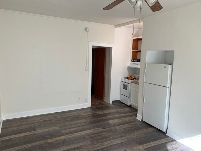 Building Photo - 919 S. Manhattan Pl