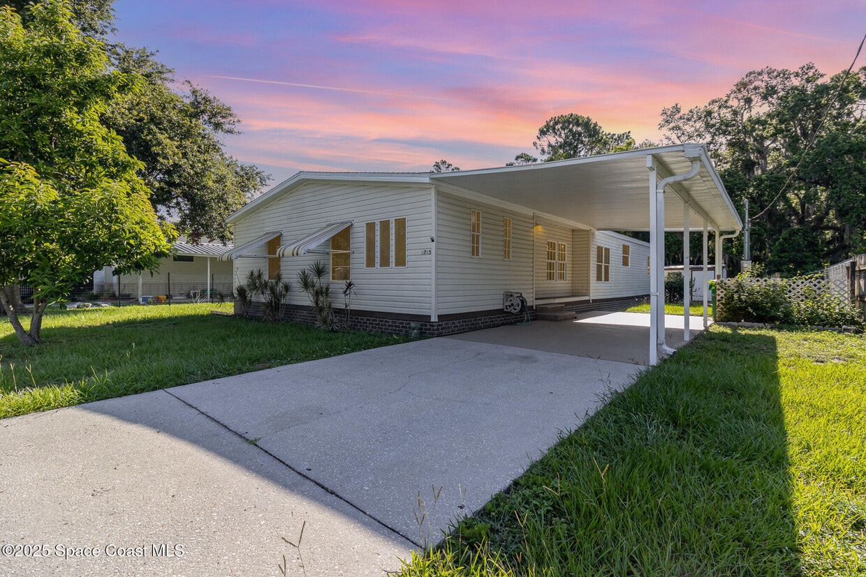 Primary Photo - 4755 Cambridge Dr