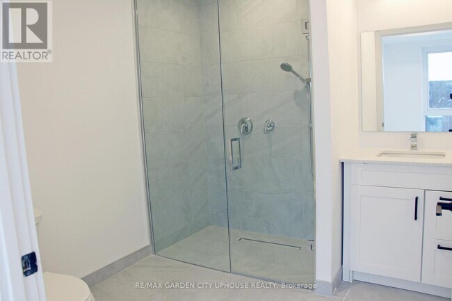 Building Photo - 57 Carlisle St