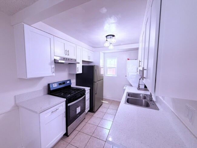 Foto del edificio - 7654 Fountain Ave