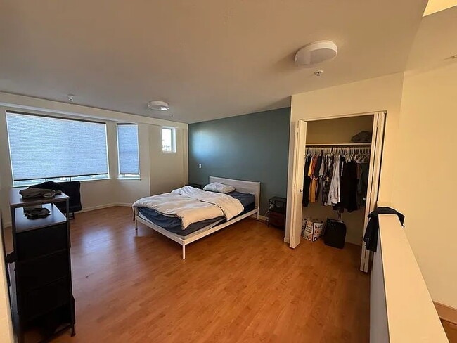 Foto del edificio - "Chic Urban Living: 2-Bed, 2-Bath Gem on Harrison St in SF!"