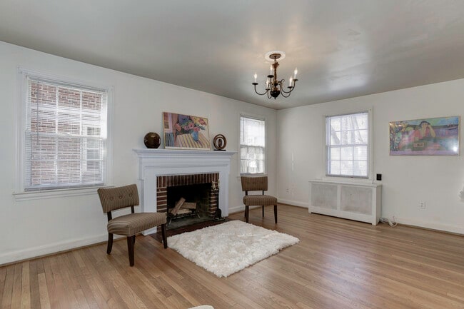 Building Photo - 4409 Maple Ave