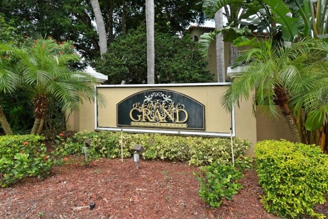 Foto del edificio - 4001 Crockers Lake Blvd