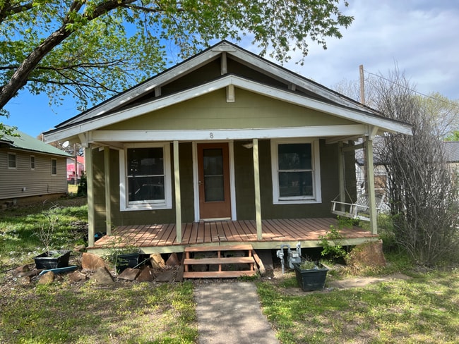 Building Photo - 2026 Cedar Ave
