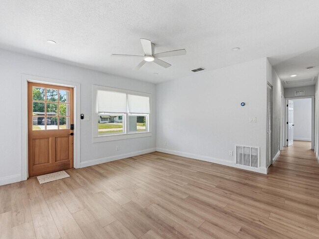 Foto del edificio - 4085 Neptune Dr SE