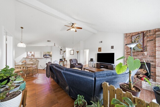 Foto del edificio - 411 Forest Hills Dr