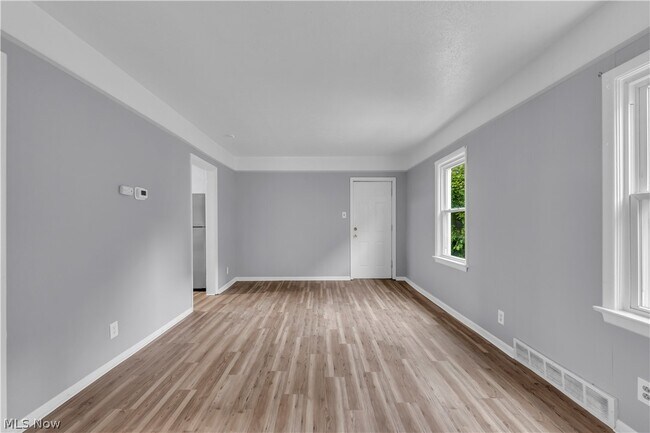 Foto del edificio - 2115 Dowd Ave