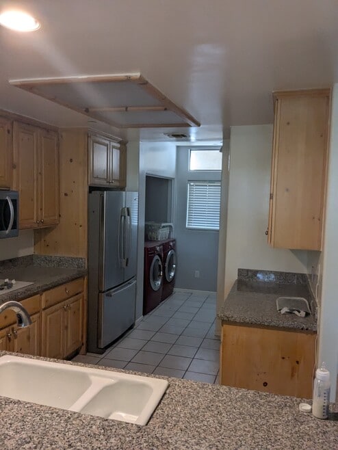 Building Photo - 11847 Laurelwood Dr