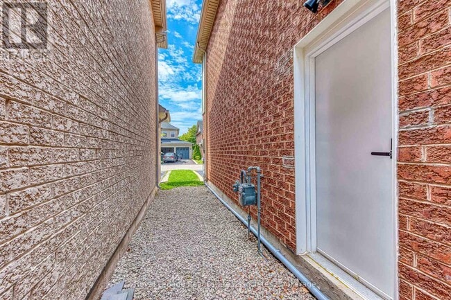 Building Photo - 5358 Applegarth Dr