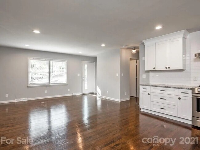 Building Photo - 1702 Herrin Ave
