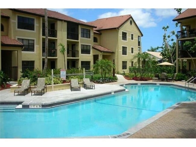 Building Photo - Lovely 1 Bedroom 1 Bath with GREAT AMENITIES!