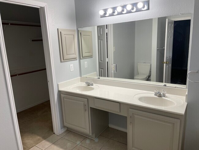 Foto del edificio - 1302 Huntsville Dr