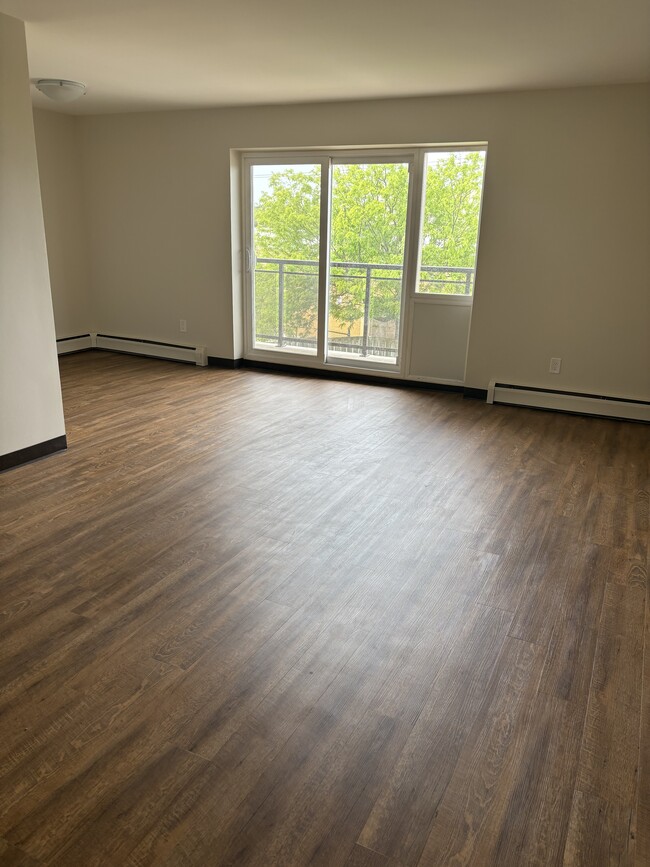 Family and dining room - 27 Grenadier Crt