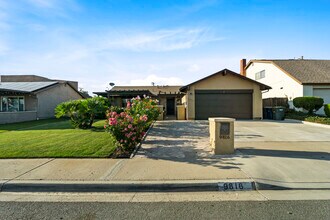 Building Photo - 9816 Costa Lago St