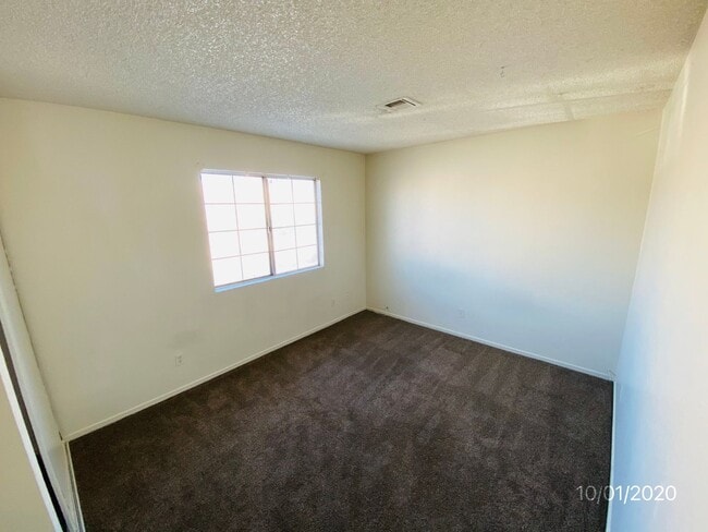 Building Photo - 2 Bed 1 Bath
