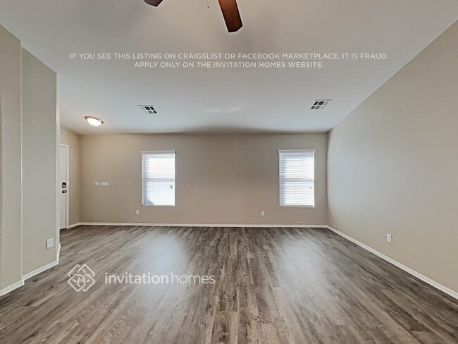 Building Photo - 552 S 167th Ln