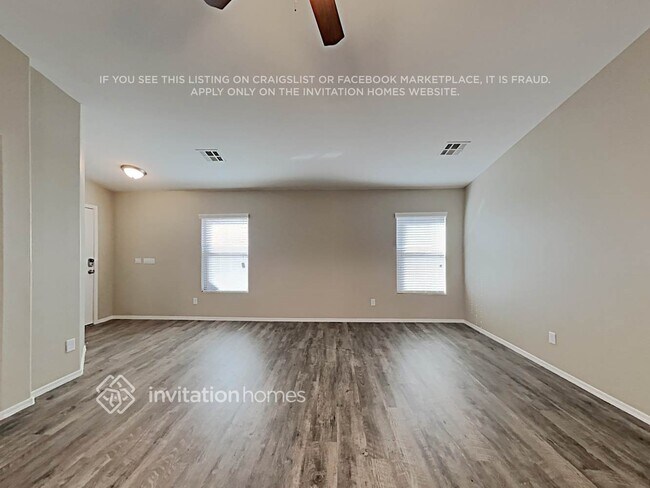 Foto del edificio - 552 S 167th Ln