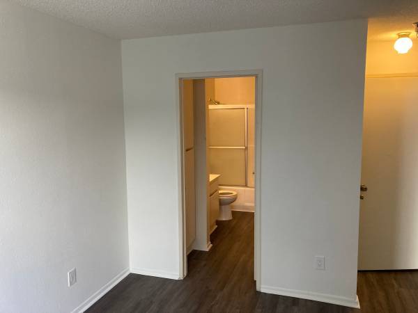Foto del edificio - Sherman Way Apartments