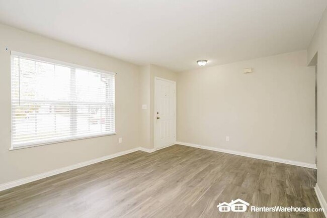Building Photo - RENT SPECIAL!  Spacious 4 BR 2.5 BA on Ind...