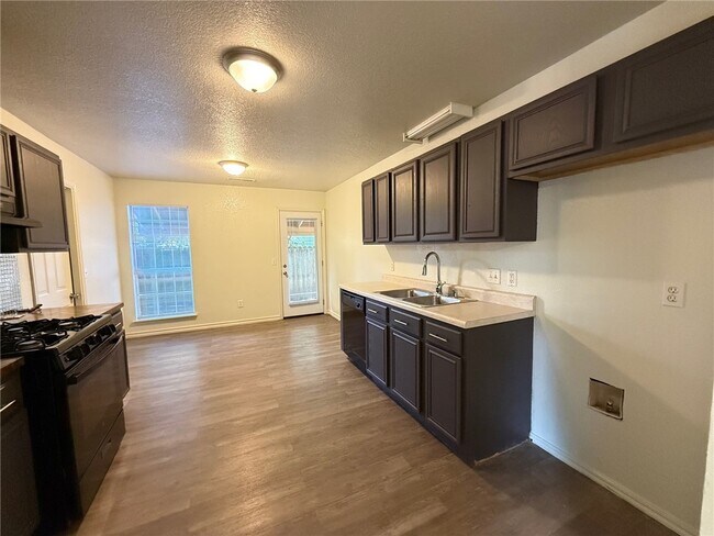 Foto del edificio - 854 Tamarack St