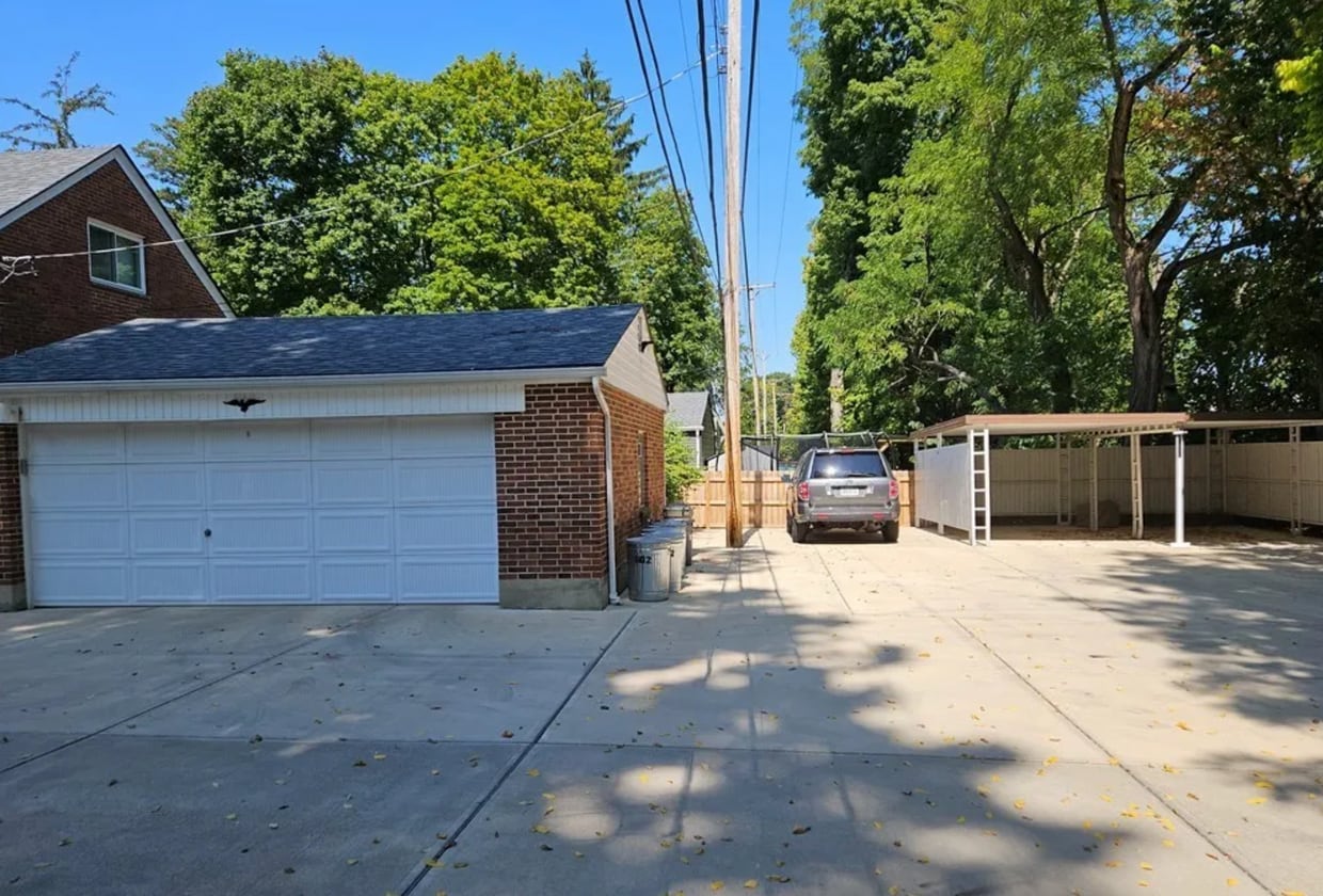 Building Photo - 1102 Acorn Dr
