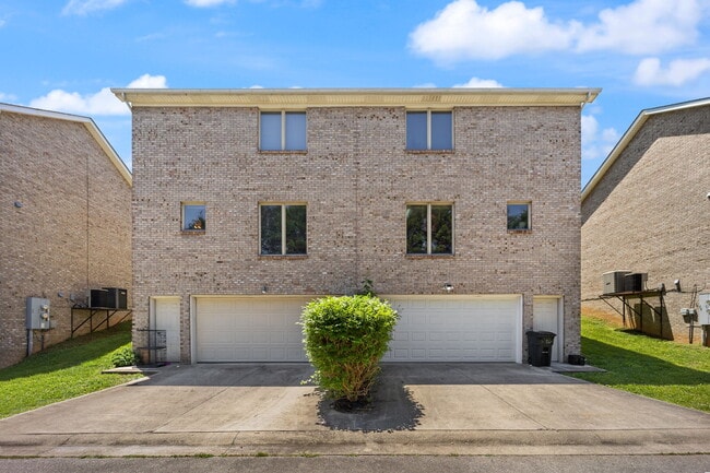 Building Photo - 27 Jahan Dr