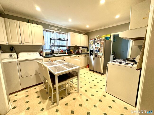 Building Photo - 39 Pierce St