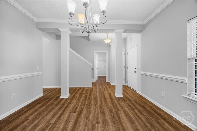 Building Photo - 8 Falkland Ave