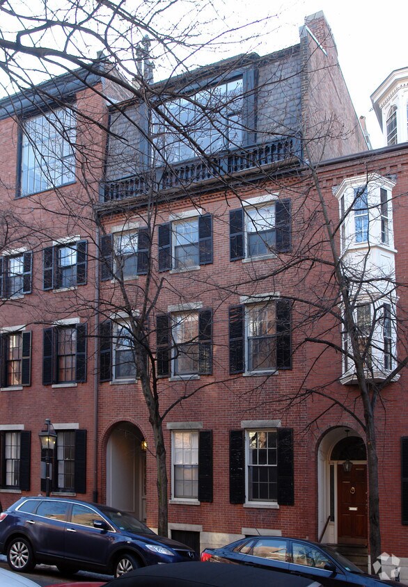 Building Photo - 68 Chestnut St