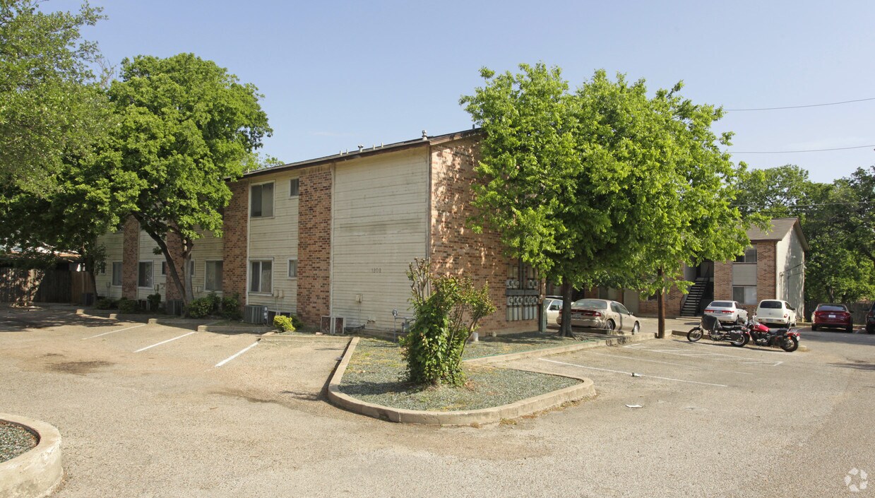 Primary Photo - 1202 E 51st St