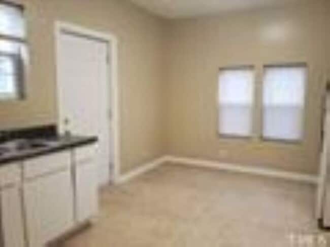 Building Photo - Cute, 2 Bedroom Bungalow in historic East ...