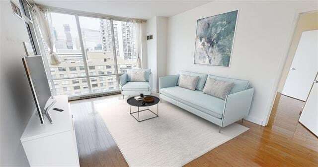 Foto principal - 20 Newport Pkwy