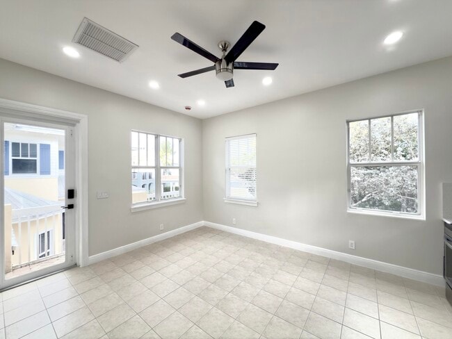 Building Photo - 200 W Bay Cedar Cir