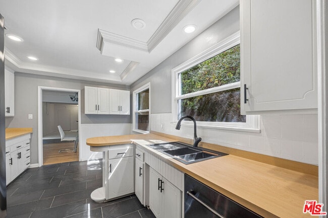 Foto del edificio - 3262 Woodbine St