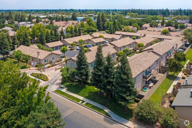 Foto aérea - Remington Apartments