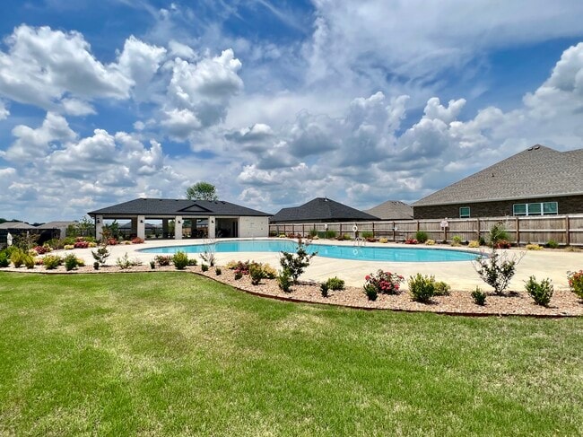 Building Photo - Cedar Crest