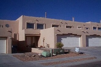 Building Photo - 11243 Campo Del Oso Ave NE