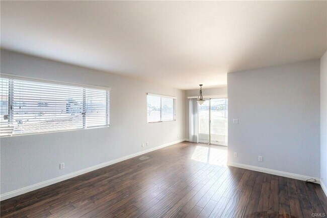 Foto del edificio - 1538 W 205th St