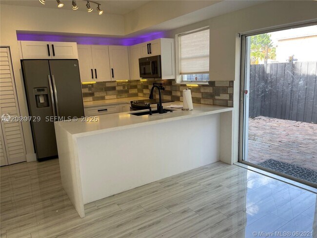 Foto del edificio - 5200 NW 109th Ave