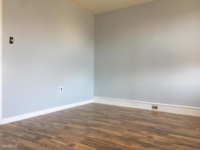 Building Photo - 3 br, 1 bath Apartment - 3118 Tasker St