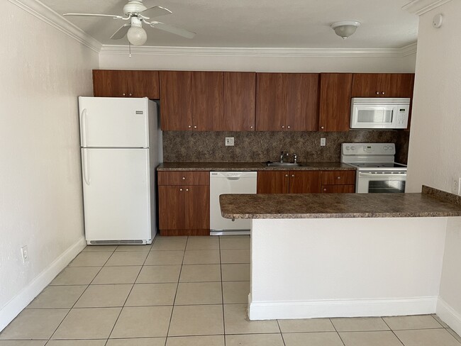 Building Photo - 890 NW 45th Ave