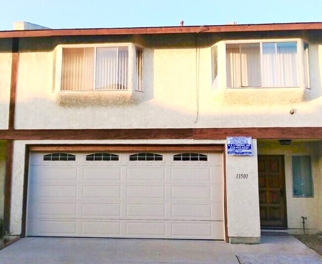 Building Photo - 13501 Lemoli Ave