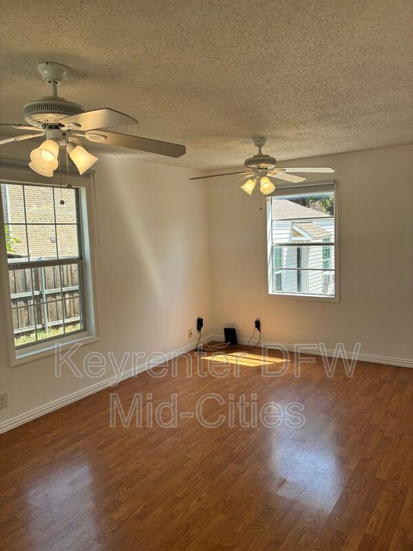 Building Photo - 514 Larry Dr