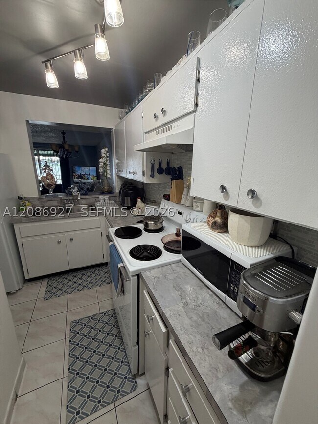 Foto del edificio - 400 NW 107th Ave