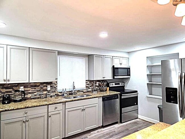 Foto del edificio - 6886 49th Ave N