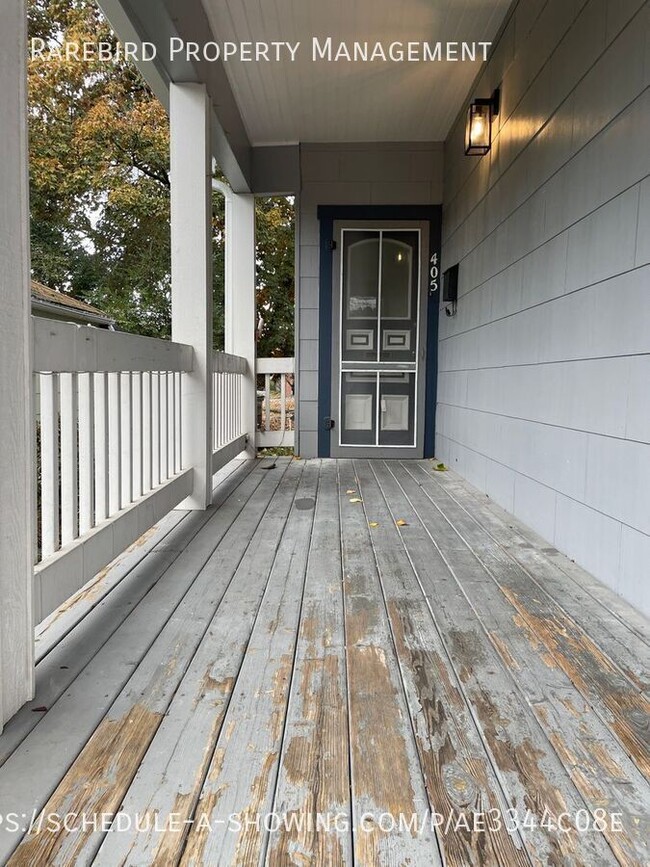 Building Photo - 1 Bed, 1 Bath unit in the McLoughlin Conse...