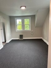 Building Photo - 255 Blakeslee St