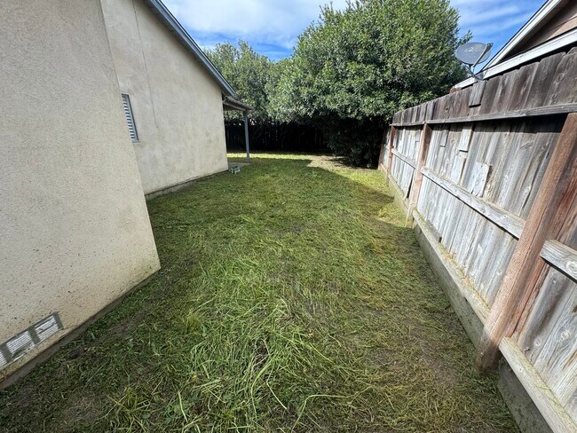 Building Photo - 2521 Casita Dr