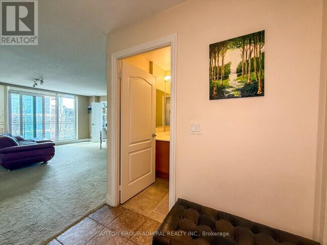 Photo du bâtiment - 2119 Lake Shore Blvd W